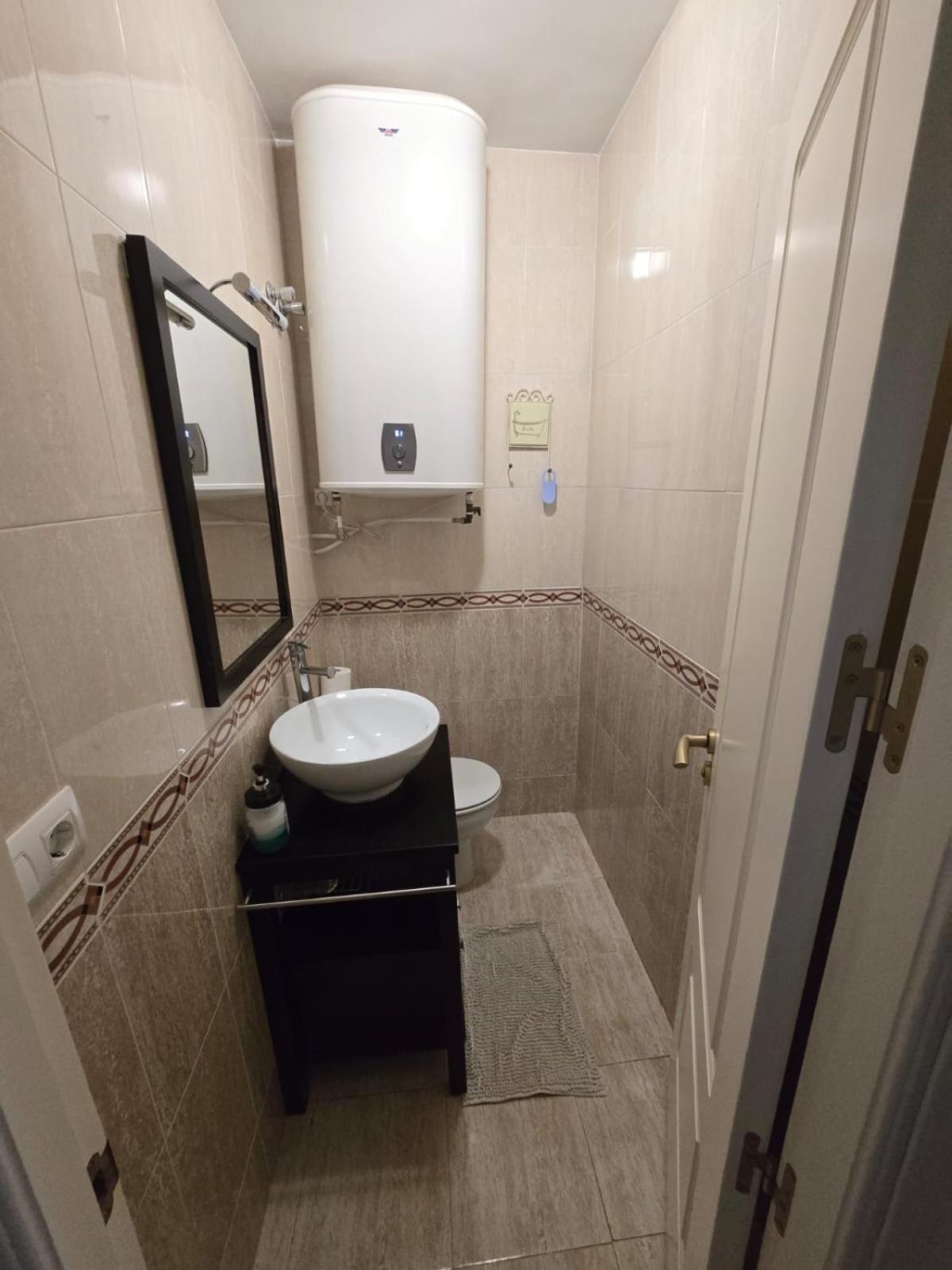 Plaza Parking Free Apartment